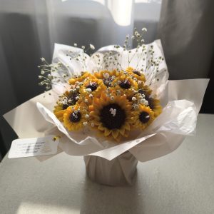 Arreglo floral con papel girasoles