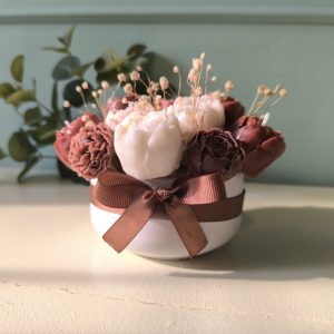 Arreglo floral tazón redondo botones peonías