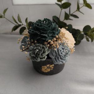 Arreglo floral con base de cemento rústico