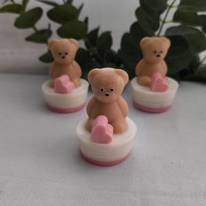 Osito con base y corazón