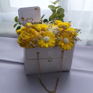 Arreglo floral bolsa amarillo