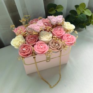 Arreglo floral bolsa rosas rosa pastel