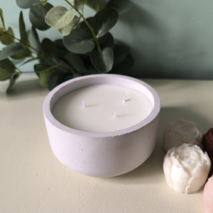 Tazón redondo con vela blanca